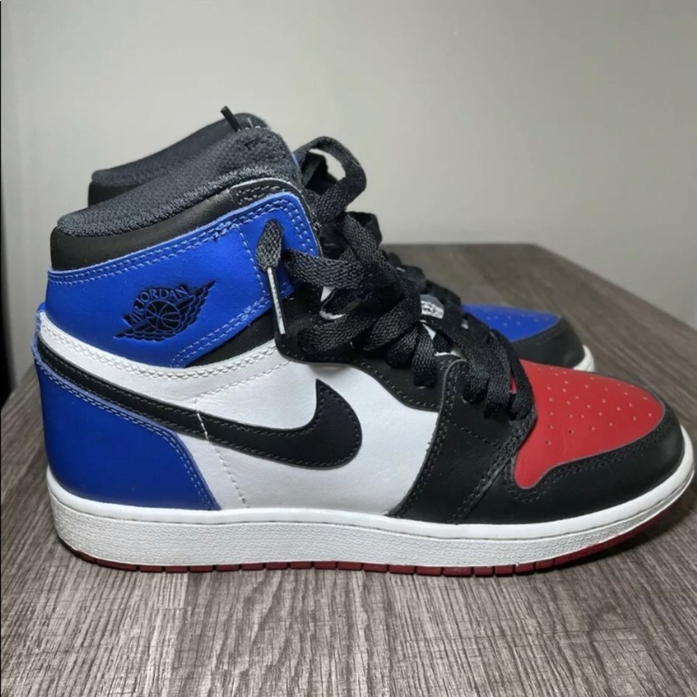 Jordan 1 High Retro Top 3 Size 6y/7.5 Women